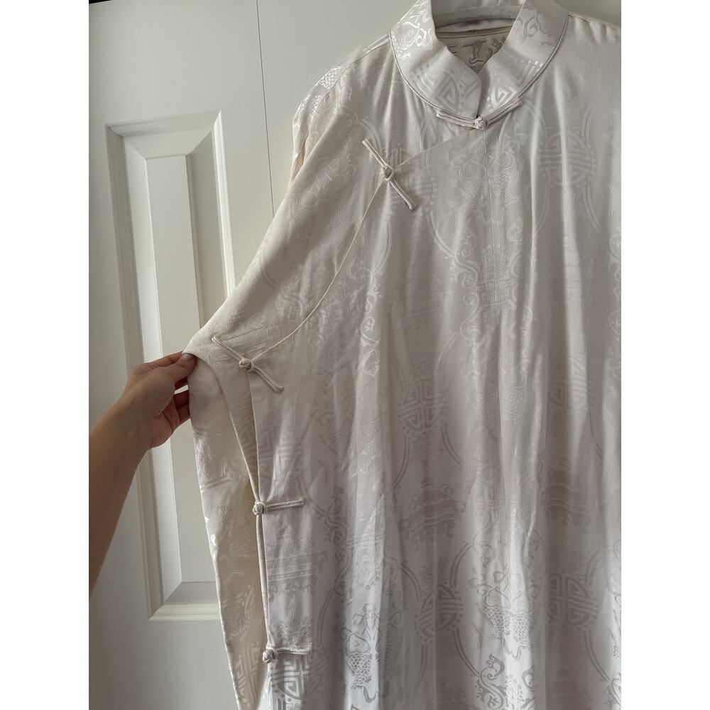 Artistic Palace Women's Silk White Embroidered Robe L - Picture 3 of 10